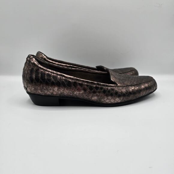 Clarks Everyday Active Air bronze snakeskin leather loafer womans size 8W - Picture 2 of 13